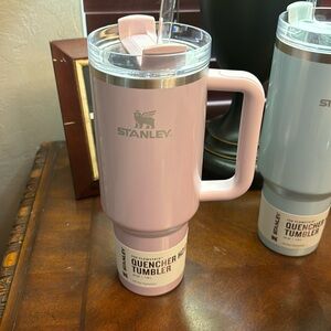 🩷 Limited Edition Stanley 40oz Tumbler in Aster 🩷